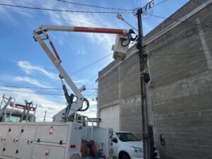 Prefeitura de Cruz instala luminária LED no bairro da Assembleia