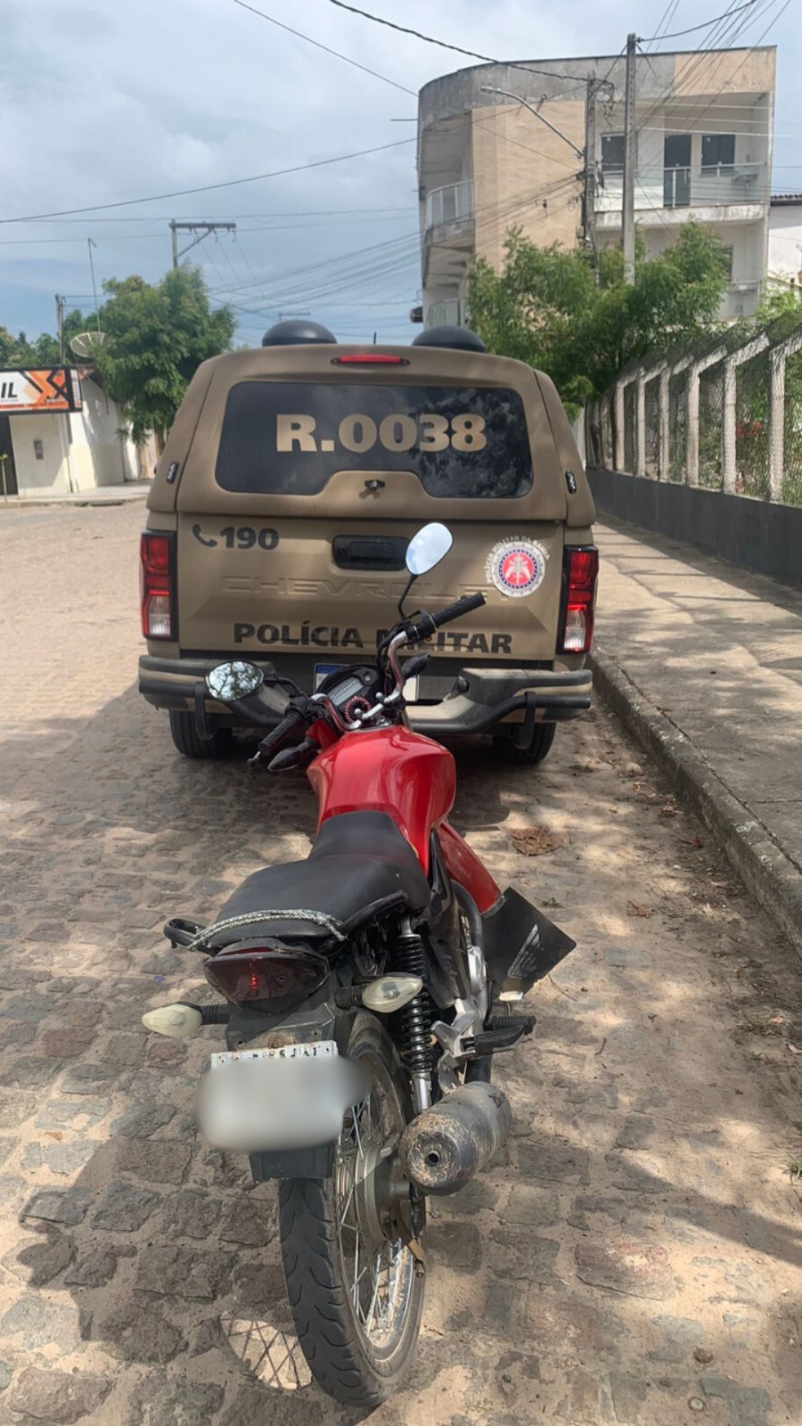 27ª CIPM apreende veículo com restrição de furto/roubo em Cruz das Almas