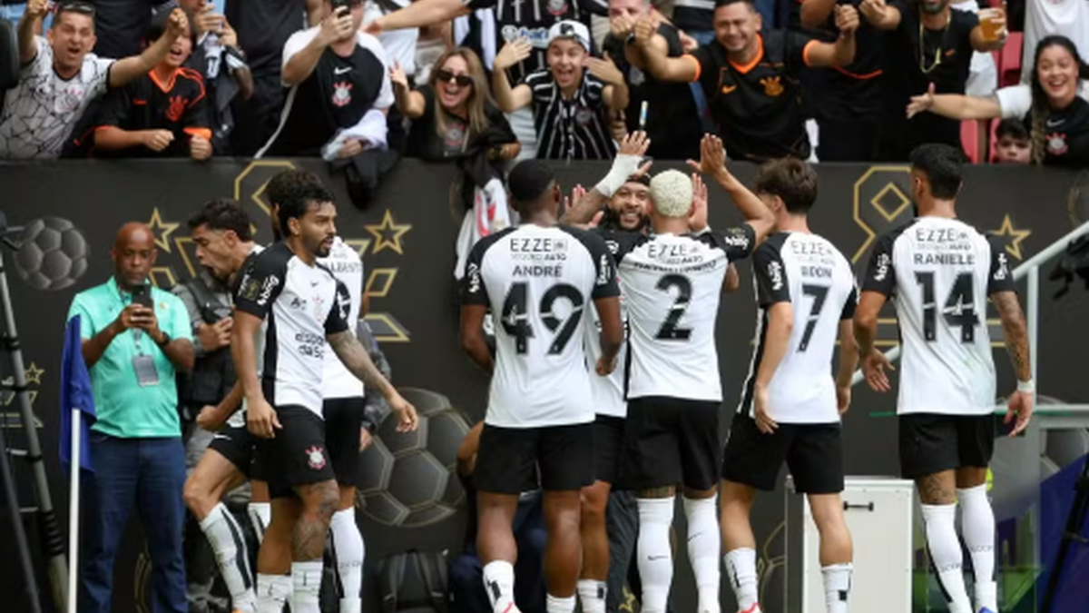 Com gol de ex-Vitória, Corinthians vence Flamengo e conquista título da Supercopa do Brasil