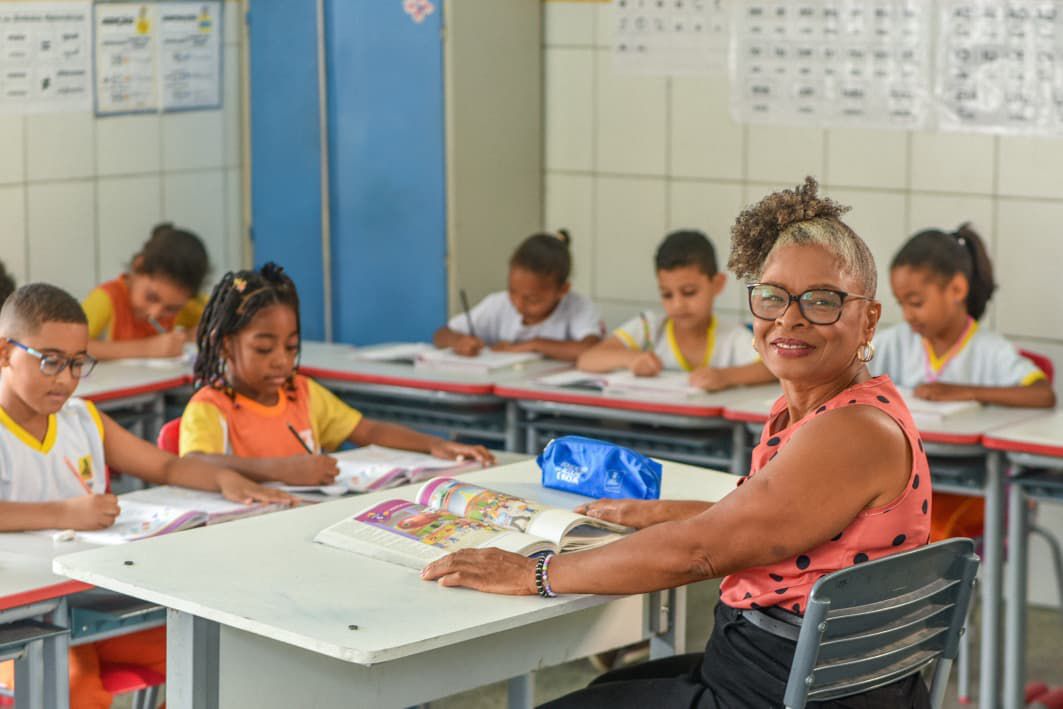 Prefeito Ednaldo paga novo Piso Salarial dos Professores com aumento de 5,4%