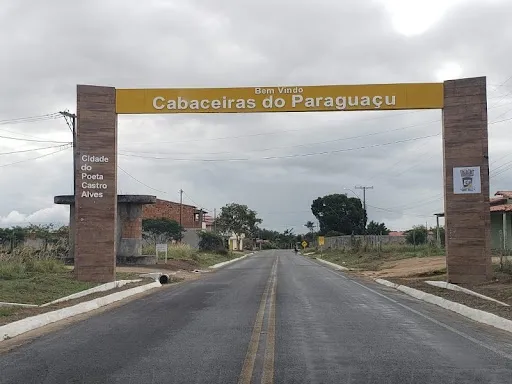 Estudantes universitários de Cabaçeiras do Paraguaçu estão denunciando as constantes falhas no transporte oferecido para deslocamento até as instituições de ensino.