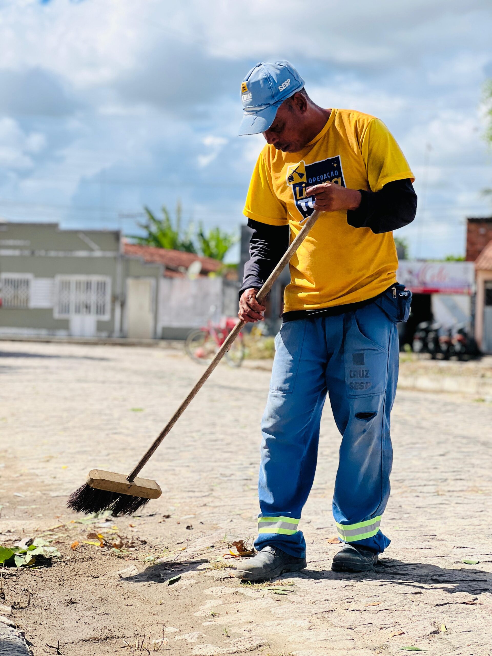 Bairros Inocoop, Tabela e Tesoura recebem mutirão da Operação Limpa Tudo