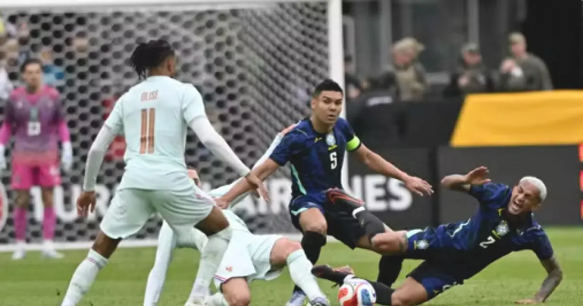 Mesmo com um a mais, Brasil vê Mbappé marcar e perde por 2 a 1 para França em amistoso internacional