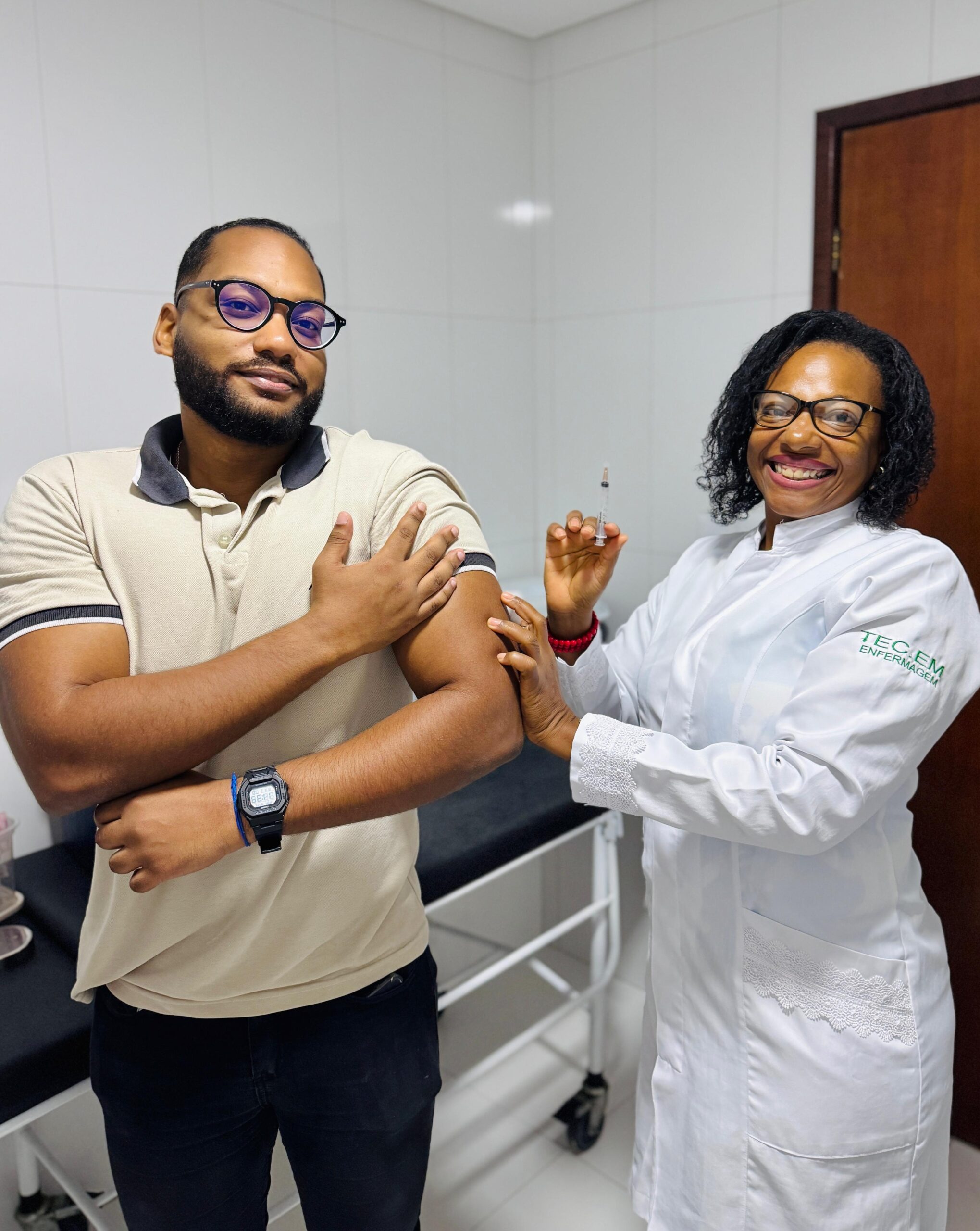 Prefeitura de Cruz inicia vacinação contra dengue para profissionais de saúde