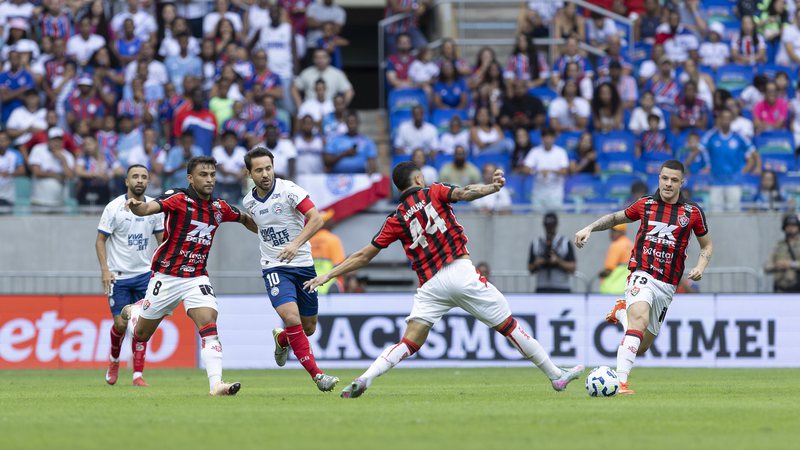 Torcida do Vitória entra na Justiça para tentar liberar rubro-negros como visitantes para o Ba-Vi