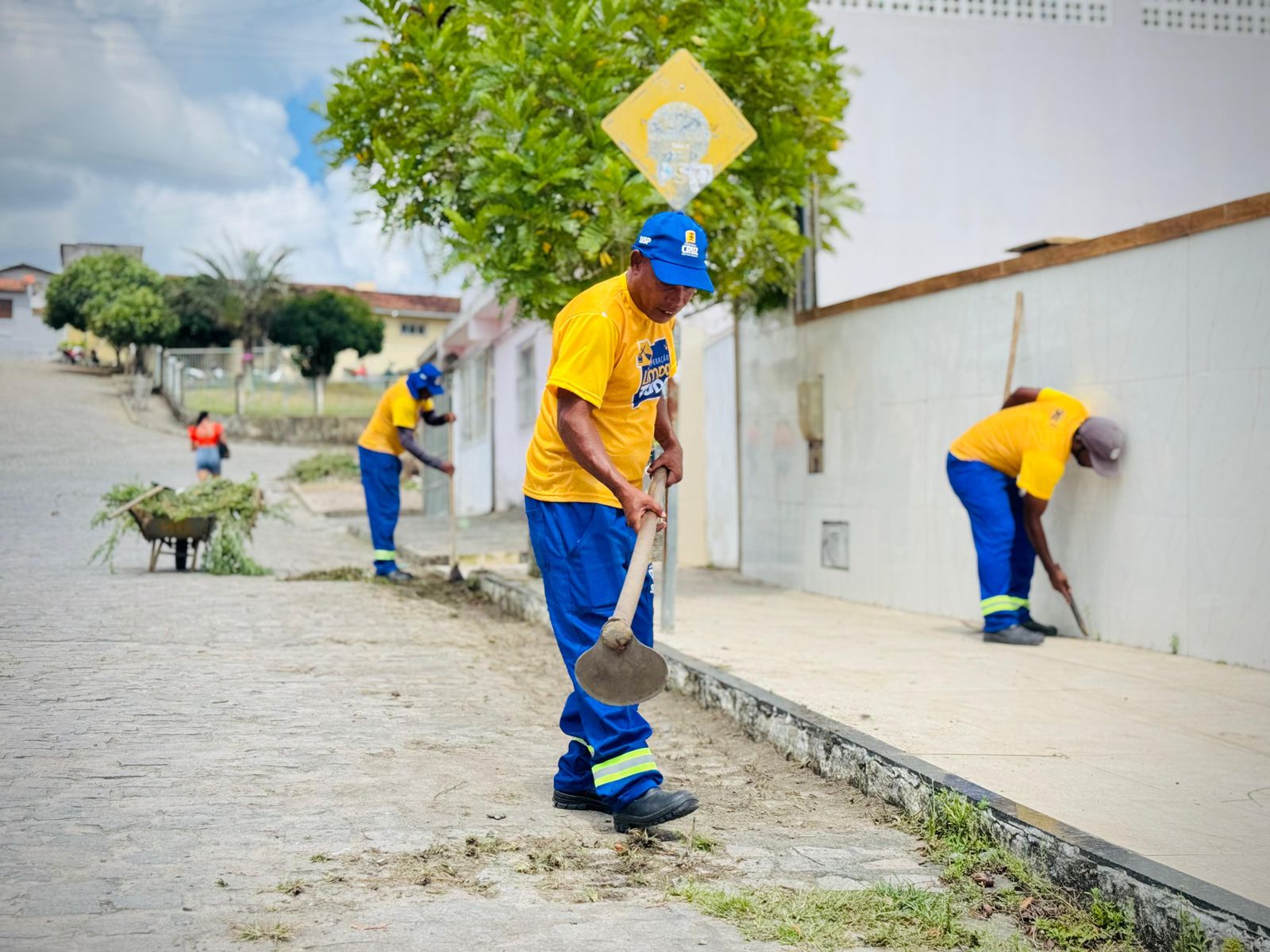 Sesp realiza Operação Limpa Tudo na Rua Santo Antônio e nos bairros São Judas Tadeu e Vale do Sol