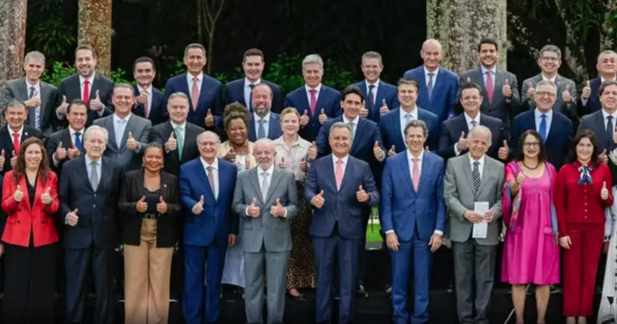 Metade dos ministros deixa o governo, e Lula cobrará atuação em campanha eleitoral