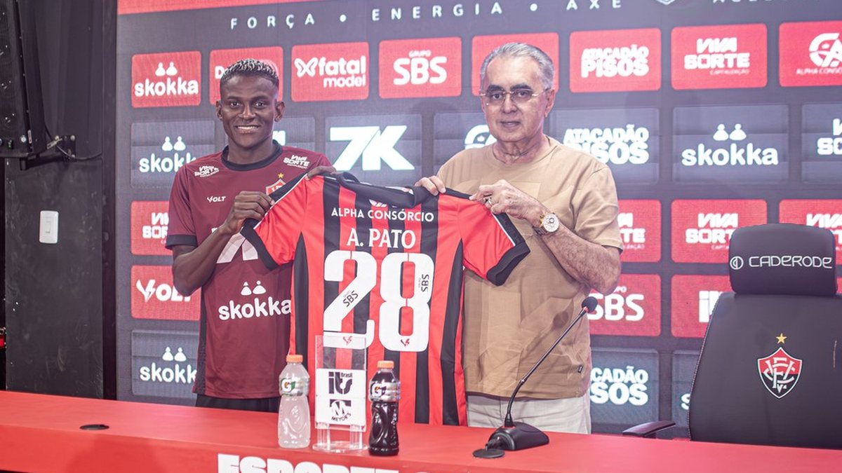Anderson Pato chora em apresentação no Vitória e lembra infância