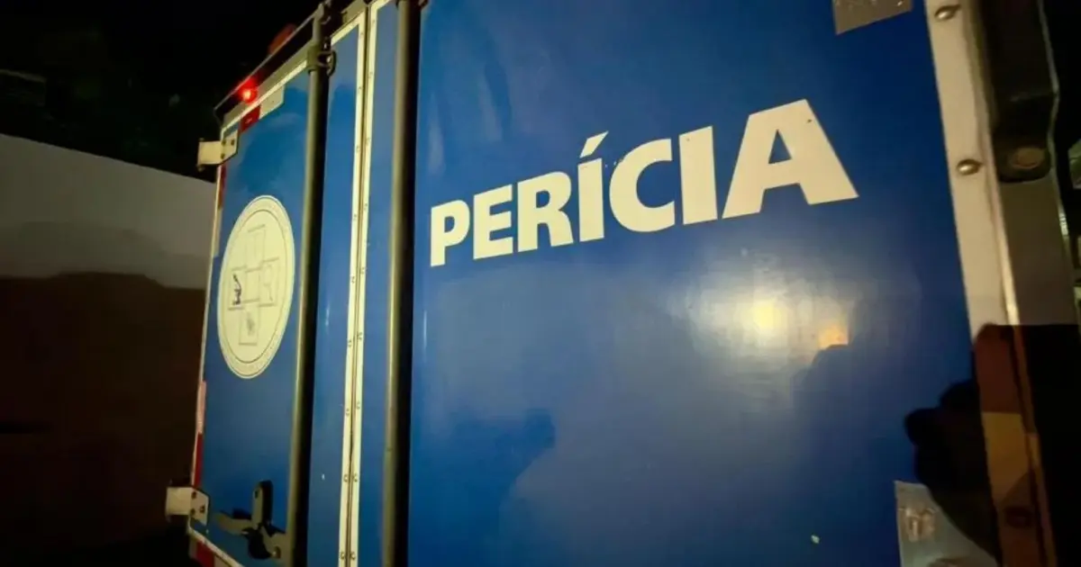 Homem morre após trocar tiros com a polícia em operação que mira "bondes" procurados em Dias d’Ávila; entenda