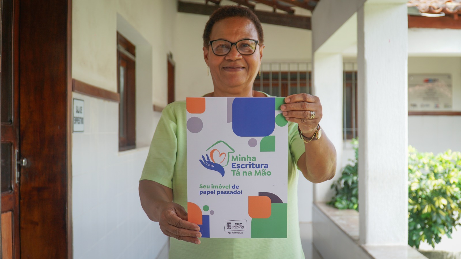 Prefeitura de Cruz ajuda moradores a conquistar a escritura com o ‘Programa Minha Escritura Tá na Mão’