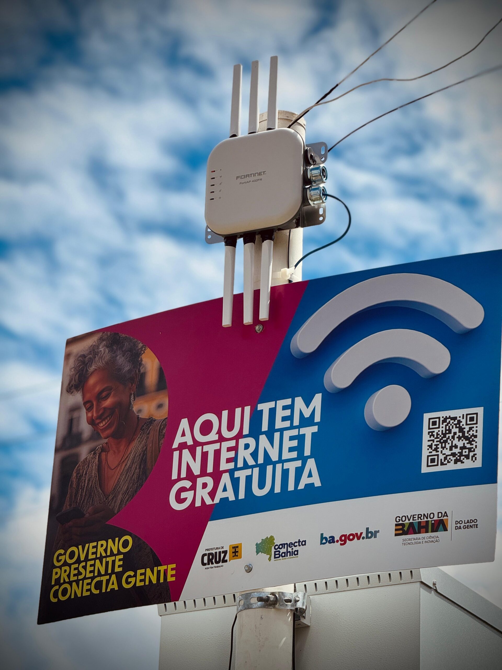 Prefeitura de Cruz amplia acesso à internet gratuita nas praças do Inocoop e da Sapucaia em parceria com o Governo do Estado