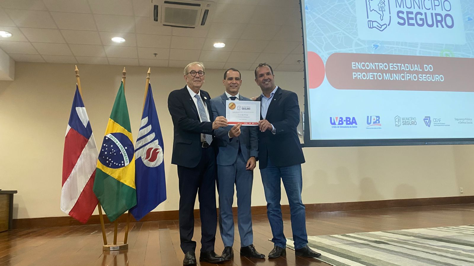 Prefeitura de Cruz recebe selo “Compromisso por um Município Seguro 2026”, concedido pelo MP-BA