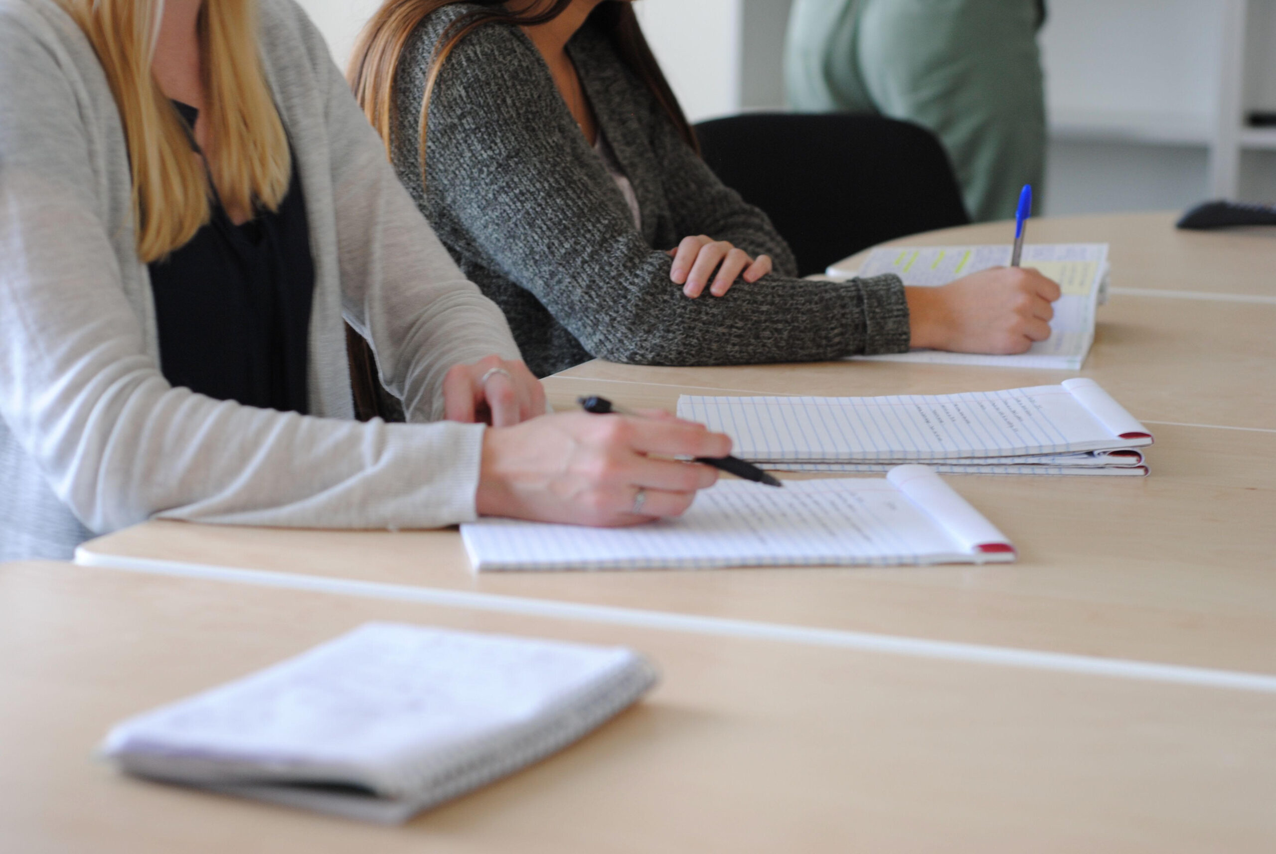 Cursos gratuitos de férias ajudam profissionais a se destacar no mercado de trabalho