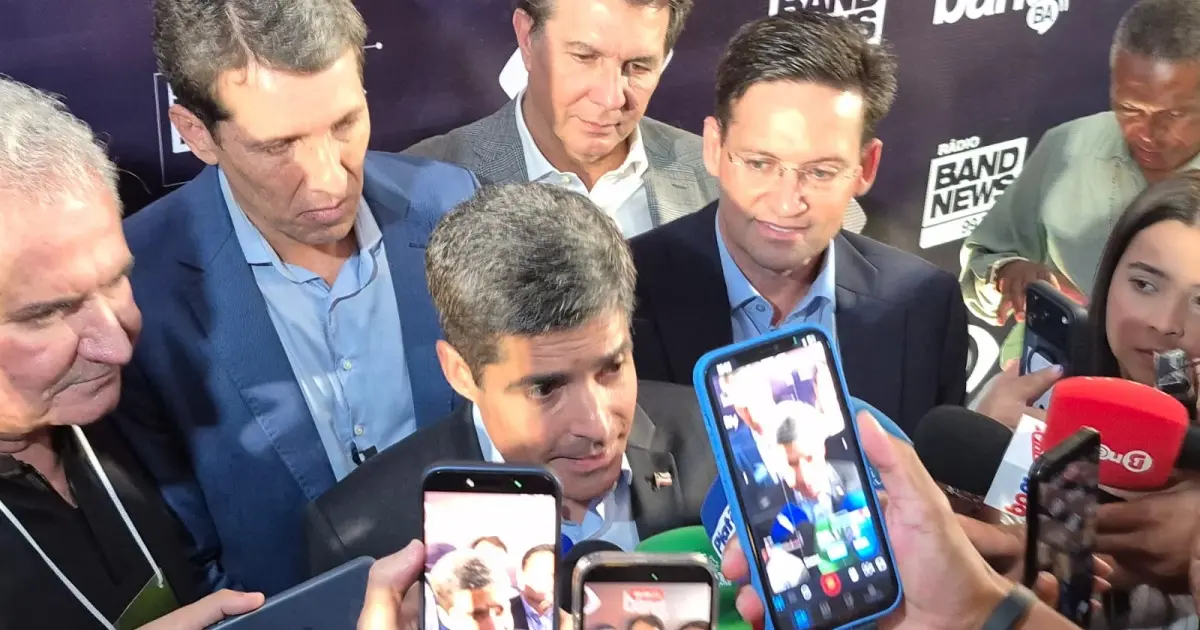 Após 1º debate, Neto diz ter feito balanço 'muito positivo' e rebate acusação de uso de IA no programa de governo