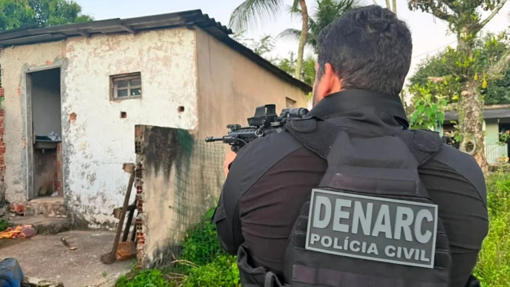Megaoperação com 150 policiais caça alvos do Baralho do Crime em Salvador e região