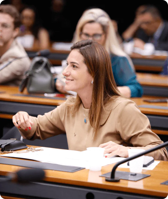 Deputada federal Roberta Roma recebe alta hospitalar após ser internada por sentir dores no peito