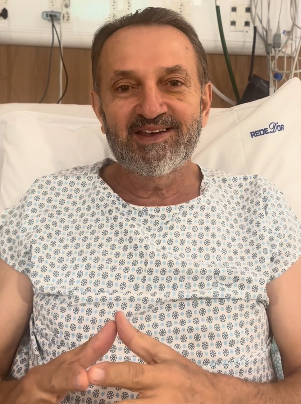Prefeito Ednaldo Ribeiro está internado em Salvador para tratamento de quadro gripal e passa bem.