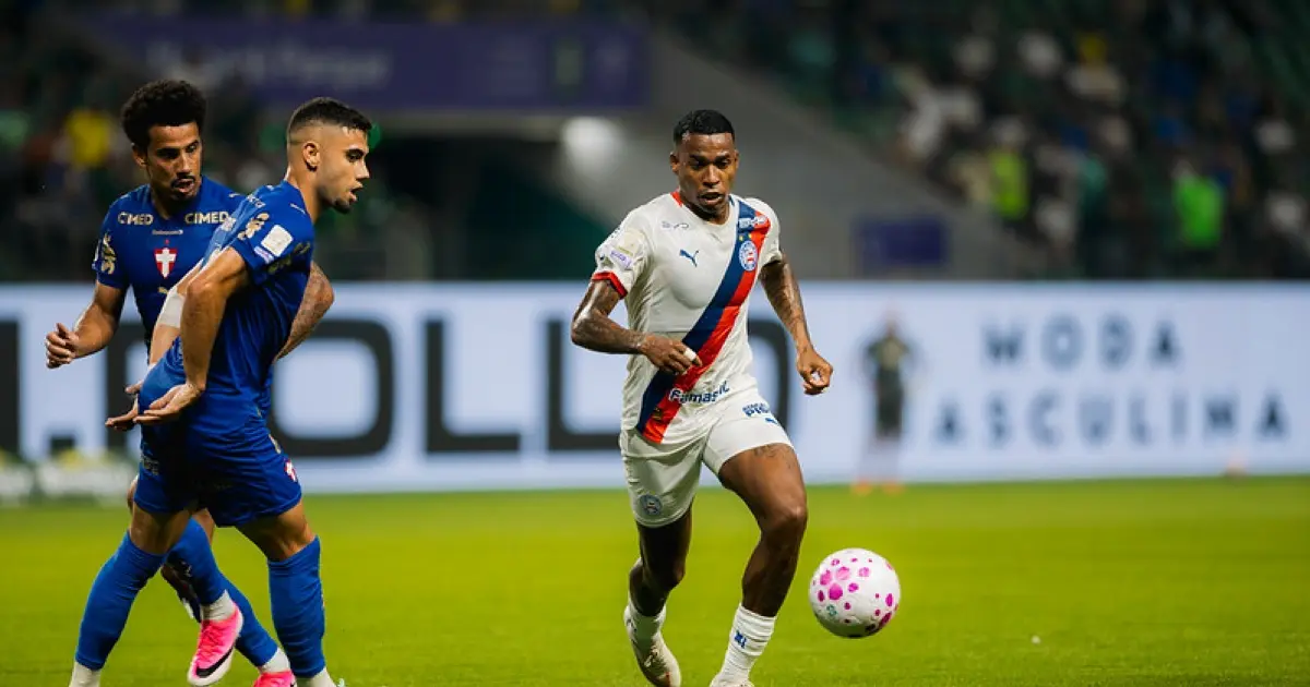 Improdutivo, Bahia não vê a cor da bola, perde para o Palmeiras e se distancia do G4