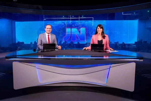 Jornalista que apresentou Jornal Nacional com Jéssica Senra, Ayres Rocha morre aos 62 anos